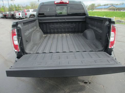 Used 2021 GMC Canyon Denali image 7