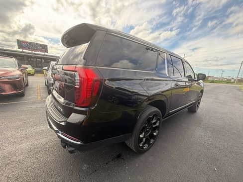 Used 2025 GMC Yukon XL Denali Ultimate w/ LPO, Floor Liner Package AWD/4WD image 3