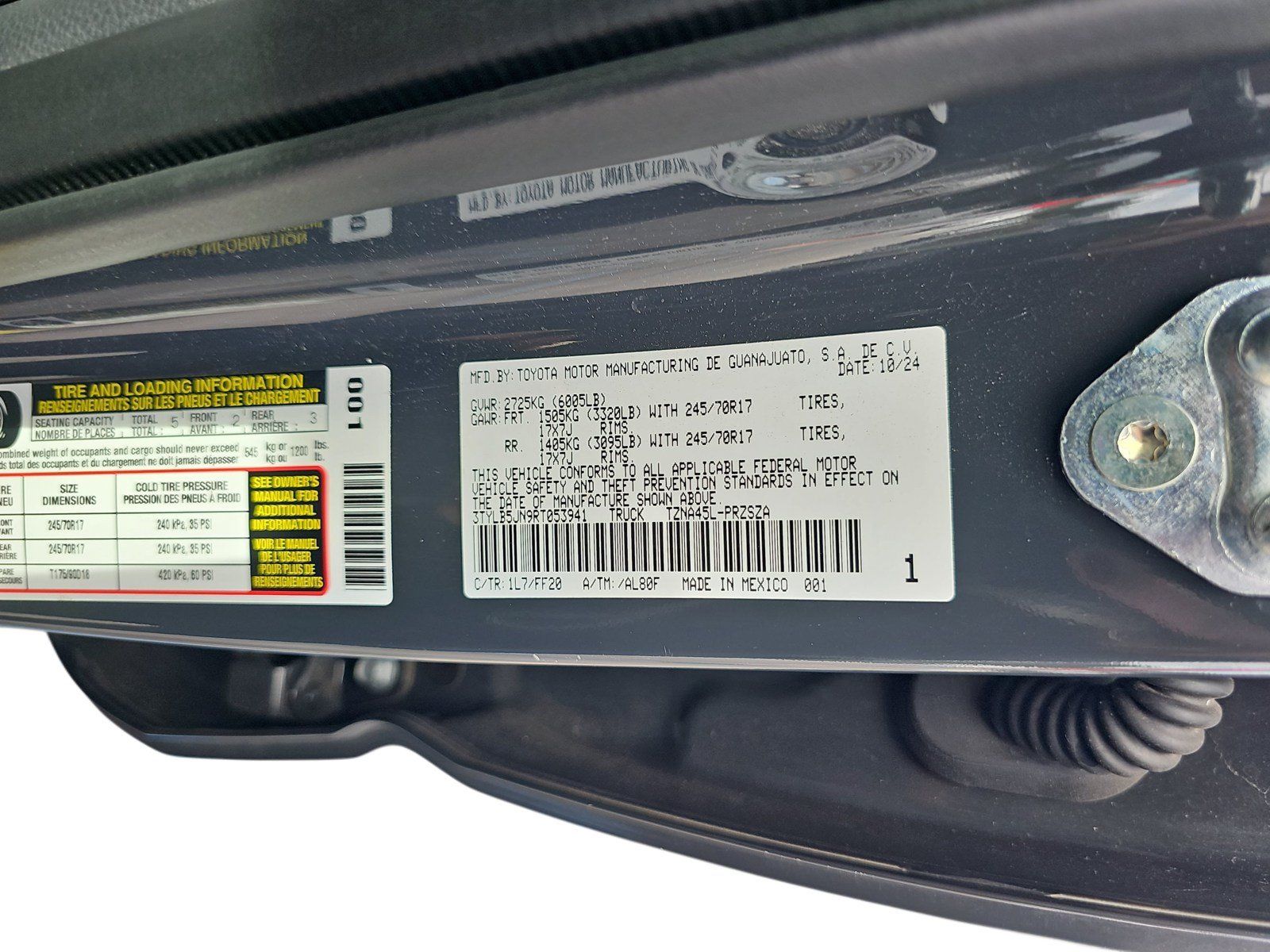 Used 2024 Toyota Tacoma SR5 AWD/4WD image 29