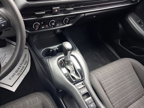 Used 2023 Honda HR-V LX image 12