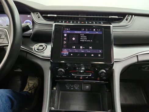 Used 2021 Jeep Grand Cherokee L Laredo w/ Luxury Tech Group I AWD/4WD image 19