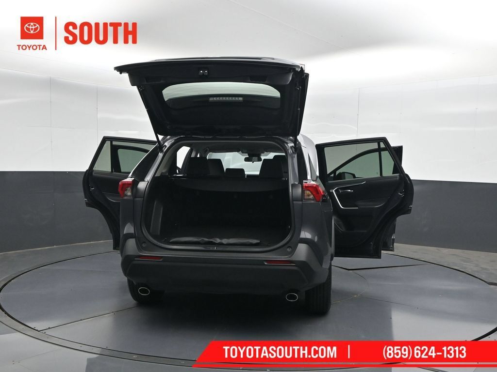 Used 2025 Toyota RAV4 XLE AWD/4WD image 53