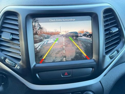 Used 2017 Jeep Cherokee Trailhawk w/ Cold Weather Group image 50