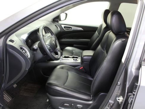 Used 2020 Nissan Pathfinder SL AWD/4WD image 17