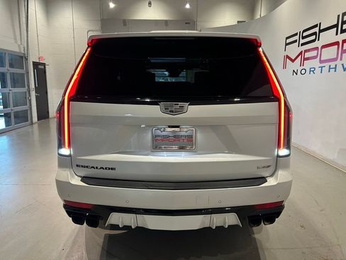 Used 2024 Cadillac Escalade V w/ LPO, ONYX Package AWD/4WD image 6