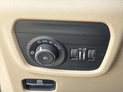 Used 2022 Jeep Grand Cherokee L Limited w/ Luxury Tech Group II AWD/4WD image 43
