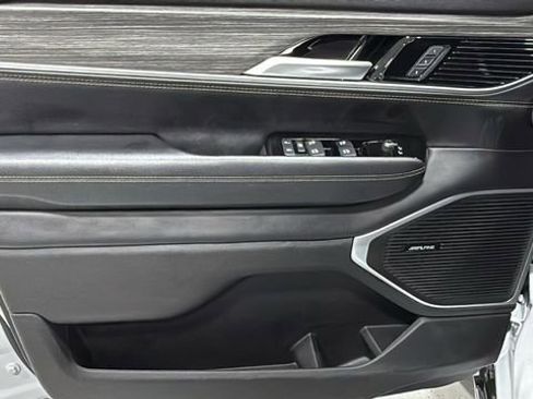 Used 2024 Jeep Wagoneer Series III image 10