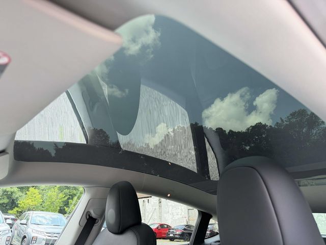 Used 2022 Tesla Model Y Long Range AWD/4WD image 17