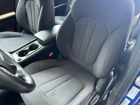 Used 2016 Chrysler 200 Limited FWD image 9
