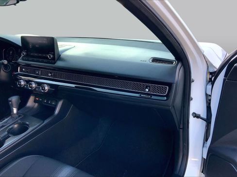 Used 2025 Honda Civic Sport image 18
