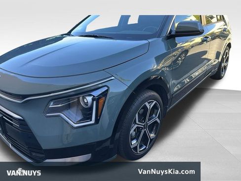 Used 2023 Kia Niro EX Touring image 1