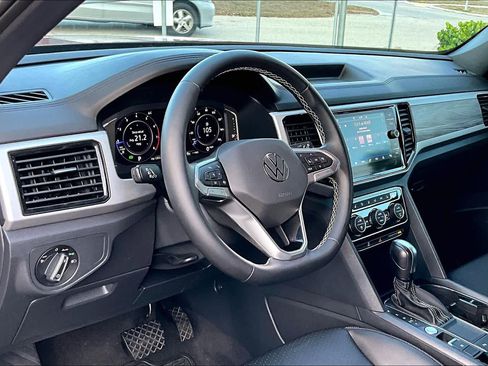 Used 2022 Volkswagen Atlas Cross Sport SE image 17