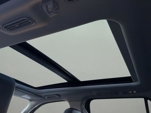 Used 2025 Ford Expedition Platinum image 23