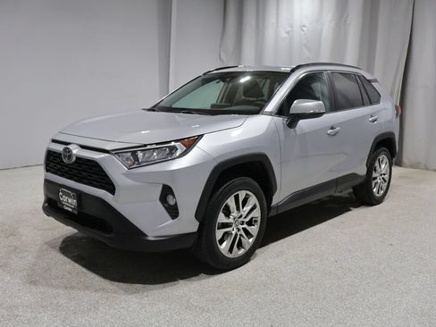 Used 2021 Toyota RAV4 XLE Premium AWD/4WD image 5