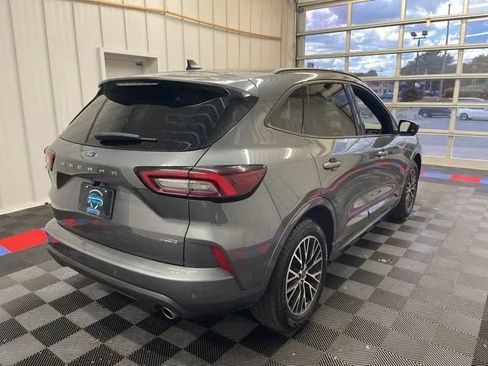 Used 2023 Ford Escape ST-Line Elite w/ Premium Technology Package AWD/4WD image 4