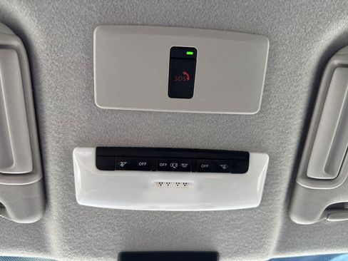 Used 2023 Nissan Kicks SR w/ SR Premium Package FWD image 28