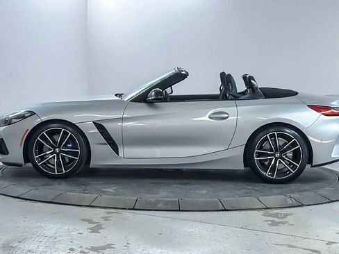 Used 2022 BMW Z4 M40i w/ Premium Package image 4