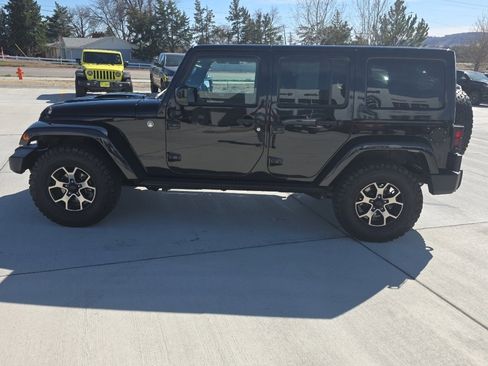Used 2015 Jeep Wrangler Unlimited Sahara AWD/4WD image 29