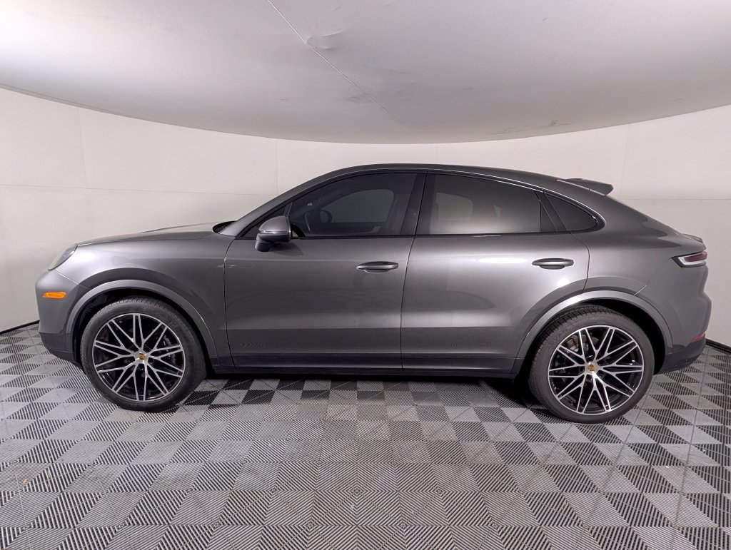 Certified 2024 Porsche Cayenne Coupe AWD/4WD image 2