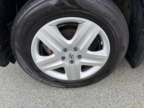 Used 2017 Toyota RAV4 LE w/ All Weather Liner Package AWD/4WD image 10