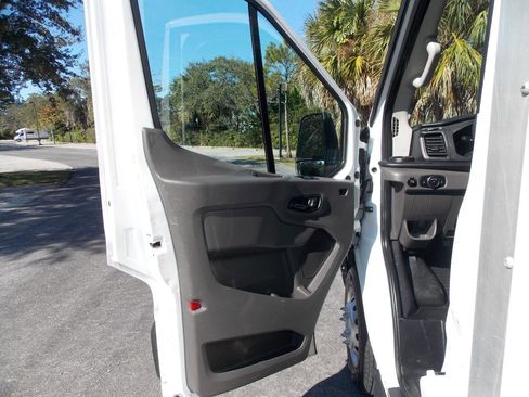 Used 2022 Ford Transit 350 DRW image 16