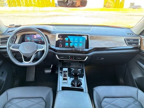 Used 2024 Volkswagen Atlas SE image 23