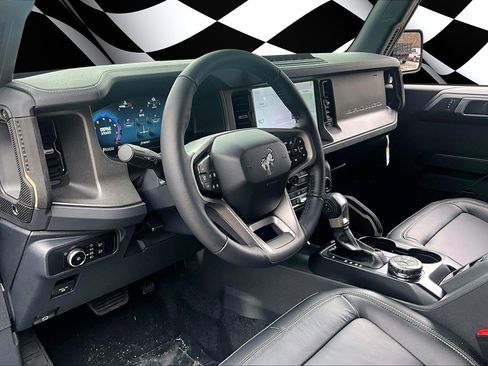 New 2025 Ford Bronco Badlands image 6