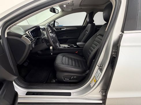 Used 2016 Ford Fusion SE w/ Equipment Group 202A image 4