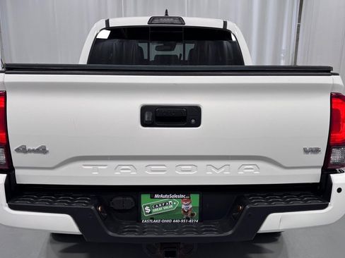 Used 2019 Toyota Tacoma TRD Sport AWD/4WD image 6