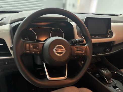 Used 2021 Nissan Rogue SV FWD image 11