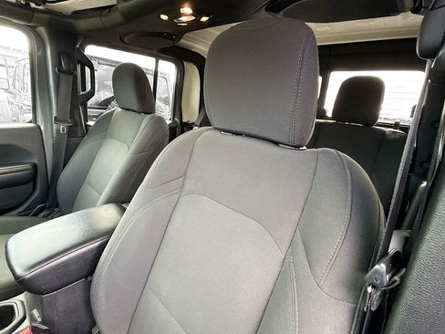 Used 2021 Jeep Gladiator Sport image 20