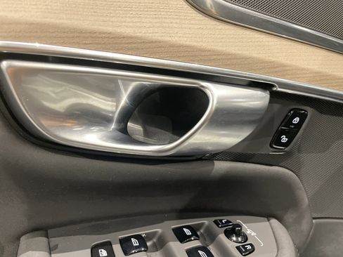 Used 2025 Volvo XC90 B6 Plus image 16