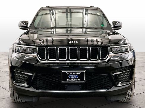 Used 2023 Jeep Grand Cherokee Laredo image 3