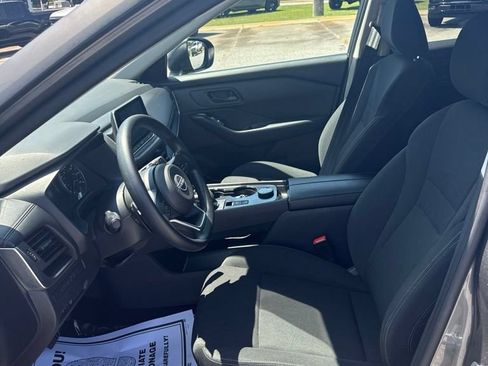 Used 2024 Nissan Rogue S AWD/4WD image 9