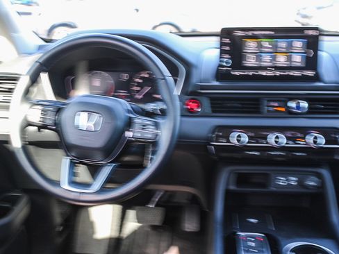 Used 2025 Honda Pilot EX-L image 15