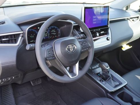 Used 2026 Toyota Corolla Cross XLE image 11