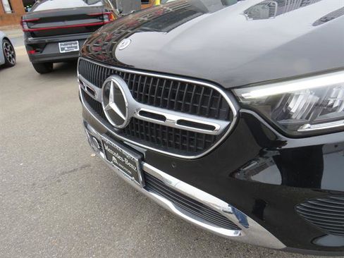 Used 2024 Mercedes-Benz GLC 300 4MATIC image 23