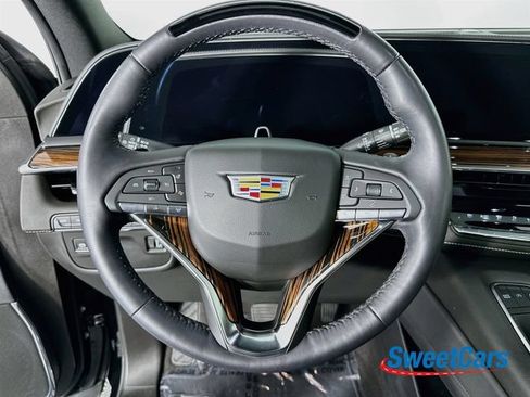 Used 2024 Cadillac Escalade Premium Luxury AWD/4WD image 17