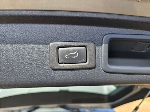 Used 2016 Subaru Forester 2.5i Limited w/ Popular Package #2 image 10