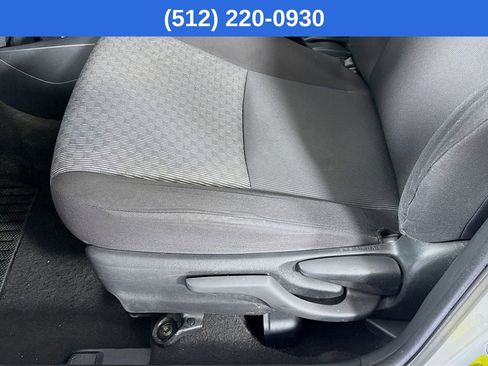 Used 2016 Toyota Yaris L image 22
