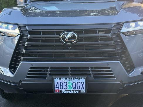 Used 2024 Lexus GX 550 image 5