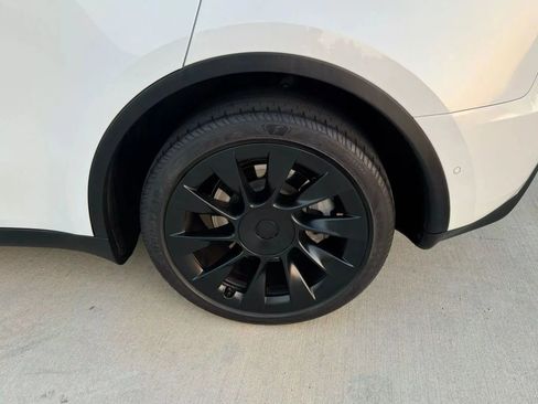 Used 2023 Tesla Model Y Long Range AWD/4WD image 30