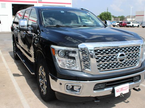 Used 2018 Nissan Titan SL w/ Texas Titan Edition AWD/4WD image 2