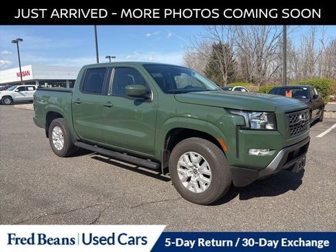 Used 2022 Nissan Frontier SV image 1