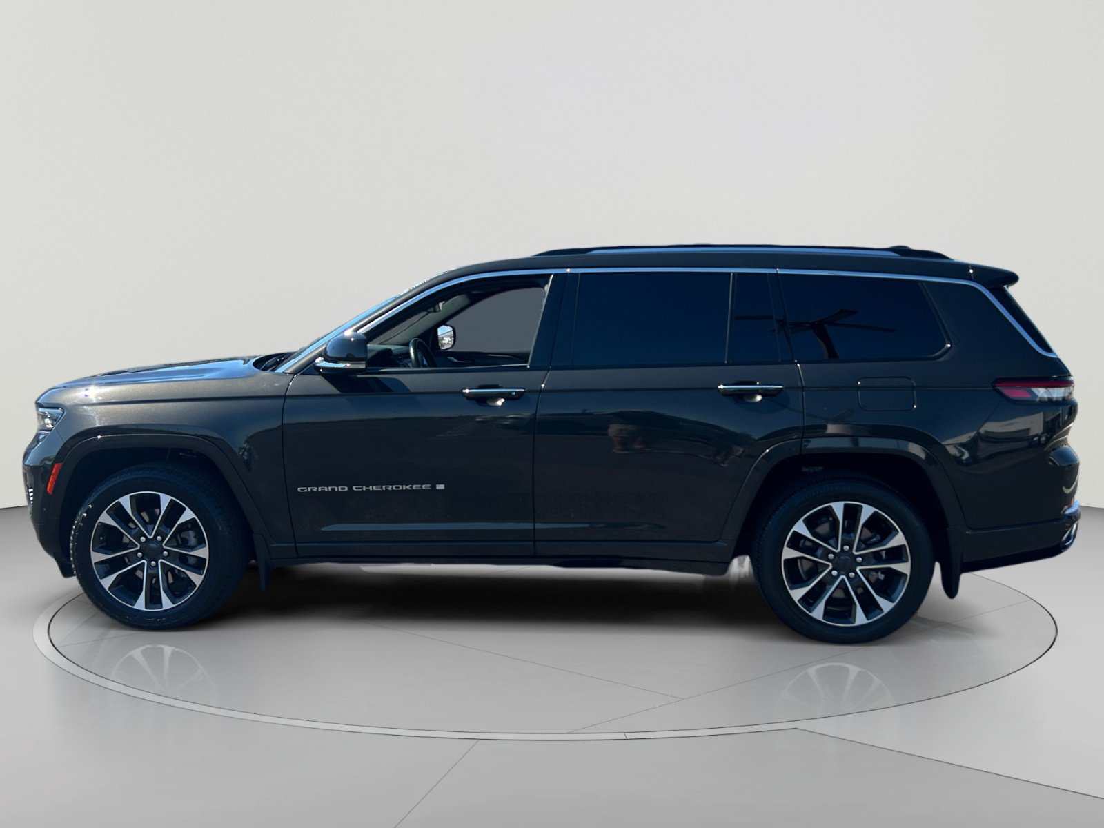 Used 2022 Jeep Grand Cherokee L Overland AWD/4WD image 2