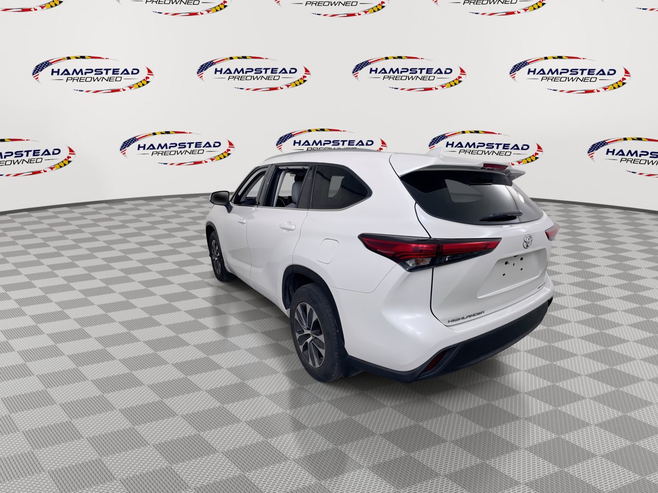 Used 2020 Toyota Highlander XLE AWD/4WD image 7