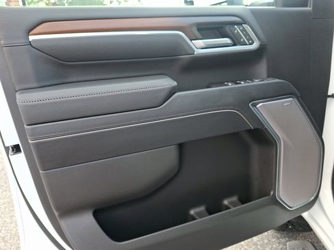 Used 2025 GMC Sierra 3500 Denali image 12