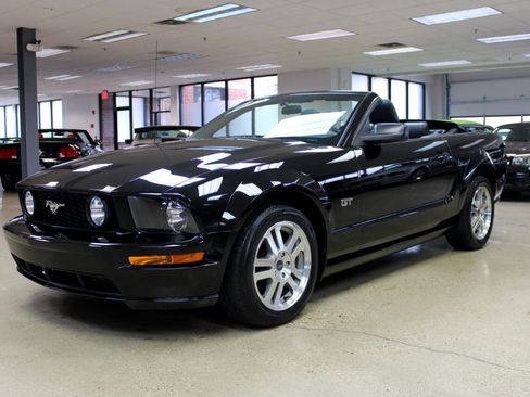 Used 2005 Ford Mustang GT image 4