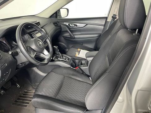 Used 2018 Nissan Rogue SV AWD/4WD image 2