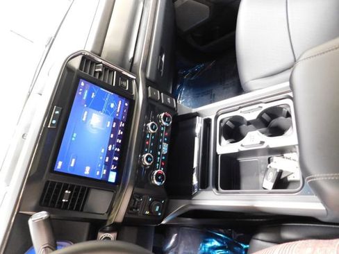 New 2026 Ford F250 Lariat w/ Black Appearance Package image 32